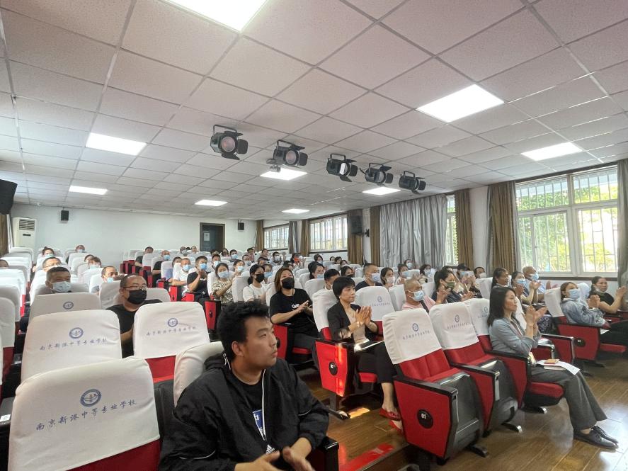 家校合力 共同奋进-20综高家长会_html_m6a9ede8.jpg