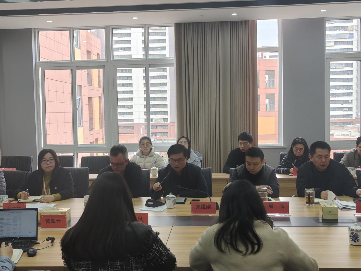 学校召开江苏联合职业技术学院办学单位申报工作布置会 (1)_html_116e257a.jpg
