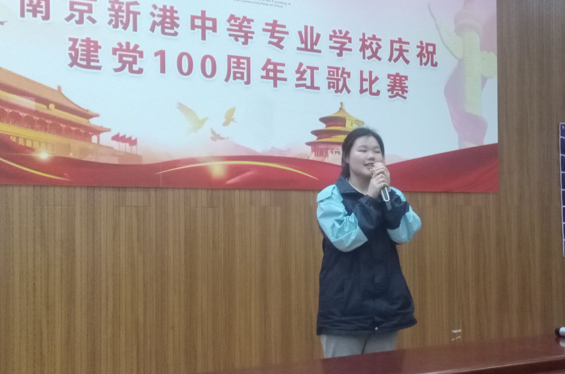 红歌通讯稿_html_m5db0d6cf.jpg