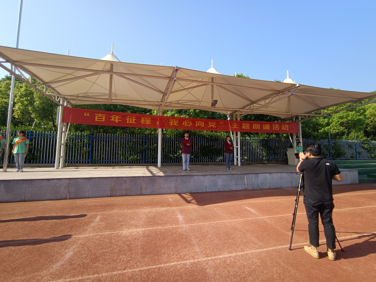 国旗下讲话：朗诵会 报道(1)_html_m73d5898.jpg