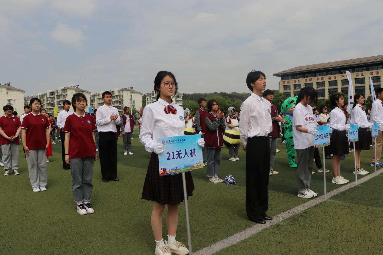 第四十八届春季运动会_html_166ccb2e.jpg