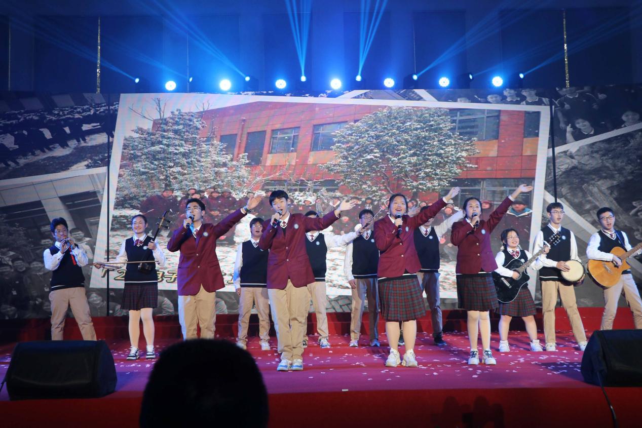 匠心向未来  2024年庆元旦展演暨表彰典礼_html_m6aaa44c3.jpg
