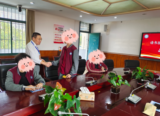退休教师协会以书传情_html_2a9bb95e.png