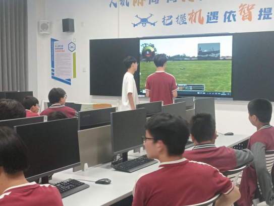 走进南京机电_html_4a51aa65.png