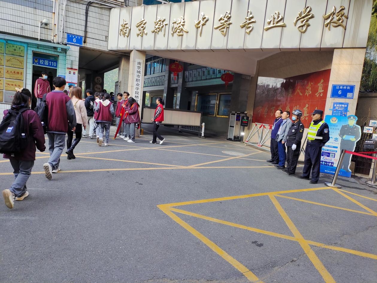 10月份栖霞区责任督学专项督导纪实_html_m1355c120.jpg