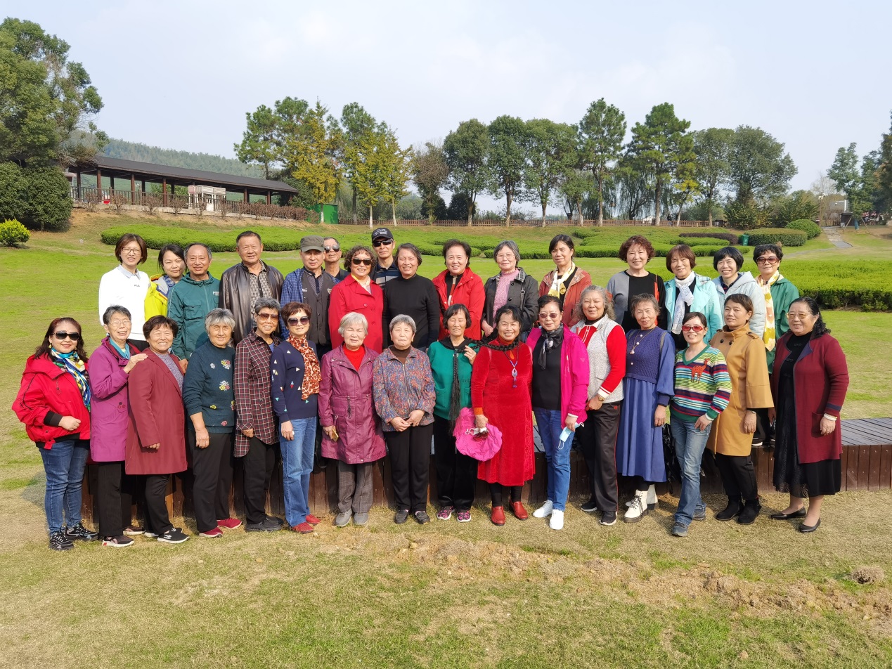 踏秋赏花  欢度重阳20211027通讯稿_html_b2ff10c.jpg