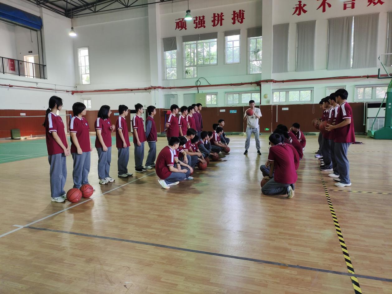推门听课促成长 把脉课堂助提升_html_mf5436c7.jpg