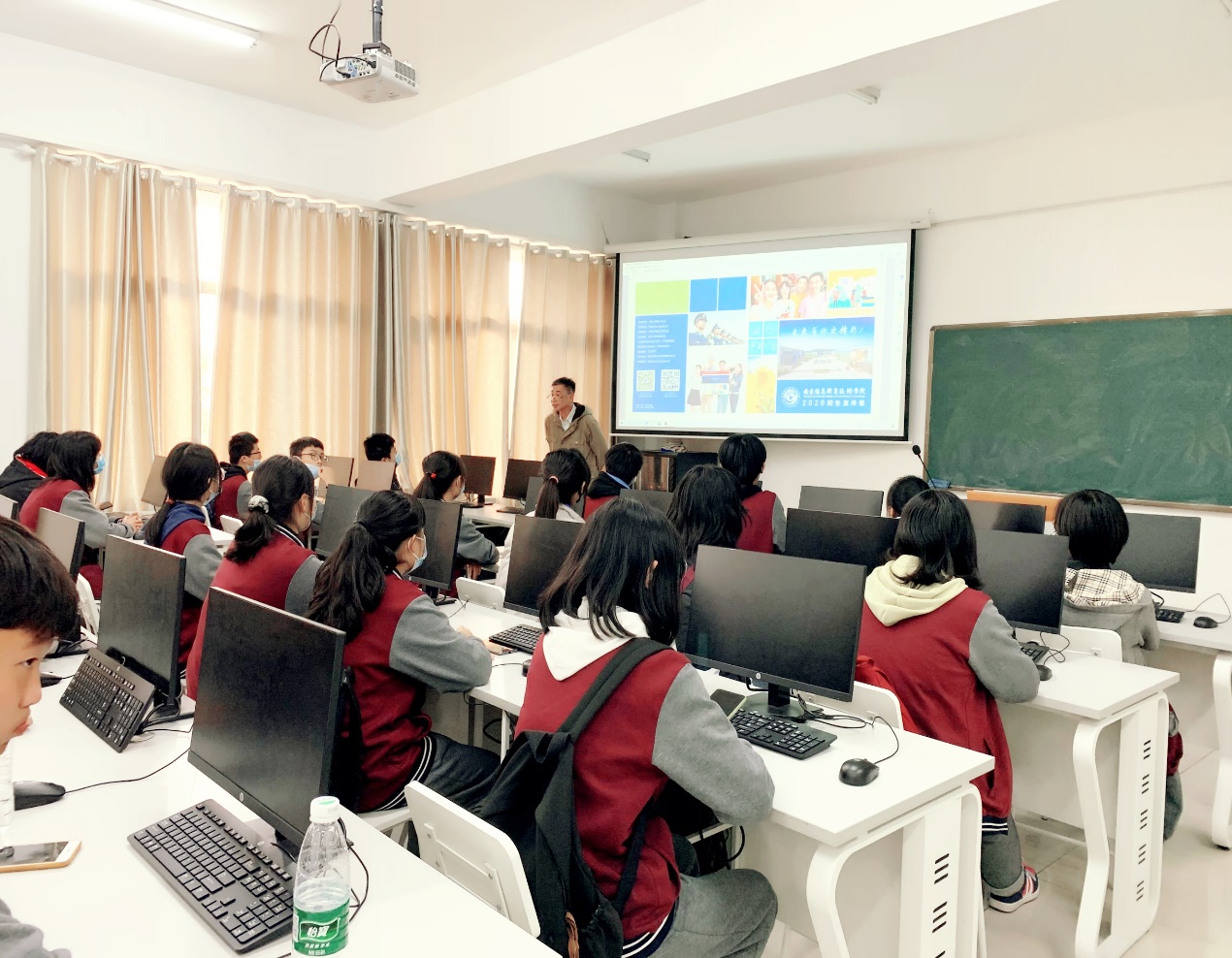 南信院参观_html_e5333e0.jpg