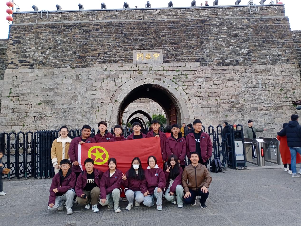 22物联网（青海班）游览明城墙活动报道_html_m77bab734.jpg