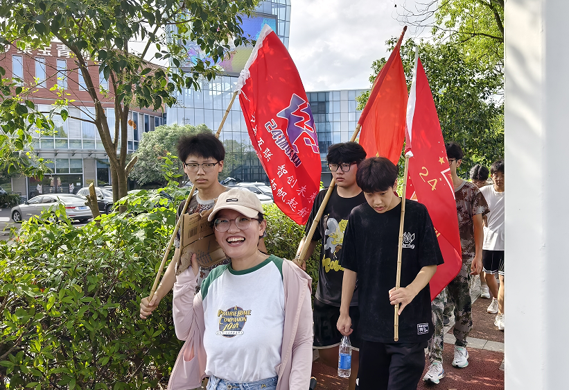 青春心向党，铁血铸军魂_html_m4734dbb1.png
