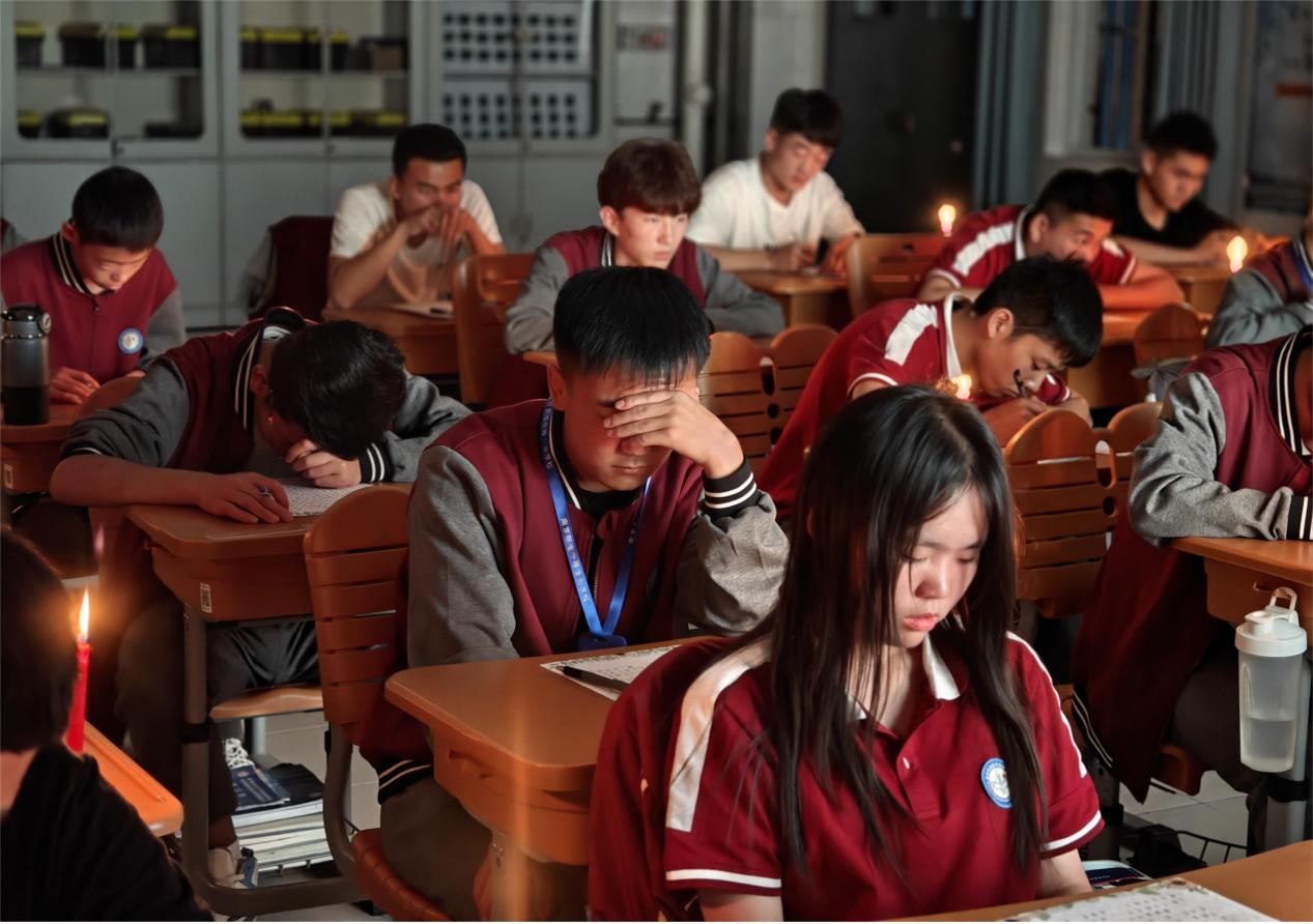 感恩父母，温暖前行-21物联网青海班烛光书信活动_html_m7f1b1276.jpg