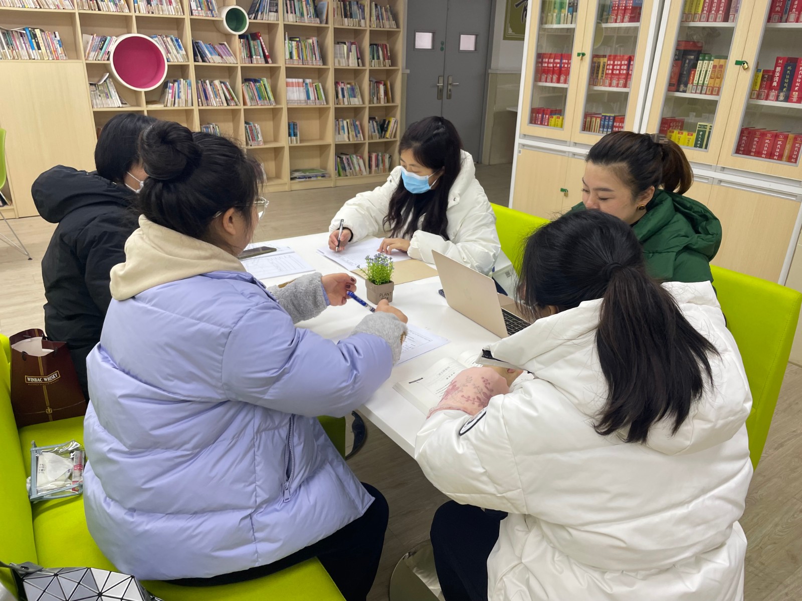 【灵美龙小】读教材 研教参