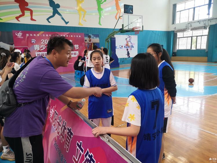 靖安小学阳光体育节报道（图文）_html_249d42df.jpg