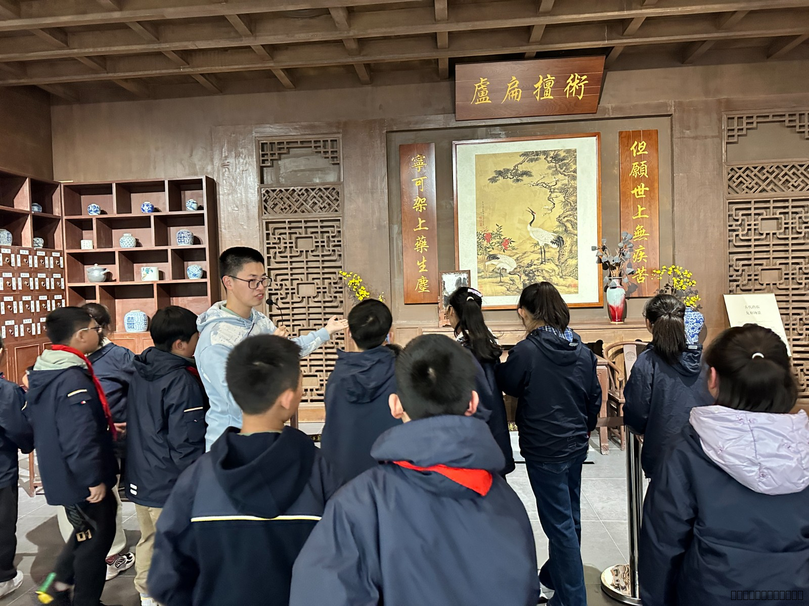 【灵美龙小·江畔】探秘中医药文化 沉浸式体验传统医学魅力——龙潭中心小学江畔人家分校“知行”校外社会实践走进省中医药博物馆