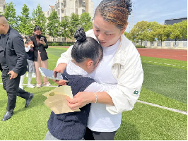 【灵美龙小·江畔】劳动促进成长，感恩成就未来——龙潭中心小学江畔人家分校三年级开展十岁成长仪式_html_1a4e7e36.png