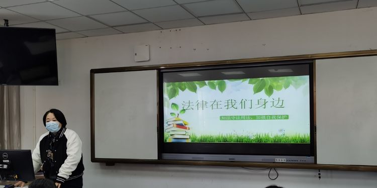 【雅韵先锋】法律在我们身边——记靖安小学开展未成年人保护政策法规宣讲教育活动