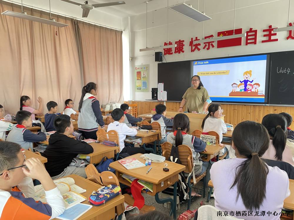 【灵美龙小•江畔】主题语境下的故事教学——龙潭中心小学江畔人家分校十月英语校本教研活动