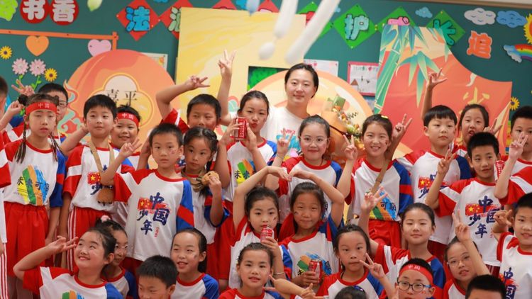 2025.5.22少年凌云志 不负好“拾”光——龙潭中心小学举行三年级十岁成长仪式_html_m59d8890e.jpg