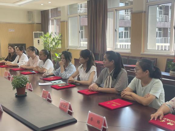 2025.6.25家校携手共总结 凝心聚力促发展——龙潭中心小学举行家委会总结会_html_13d4b1a5.jpg