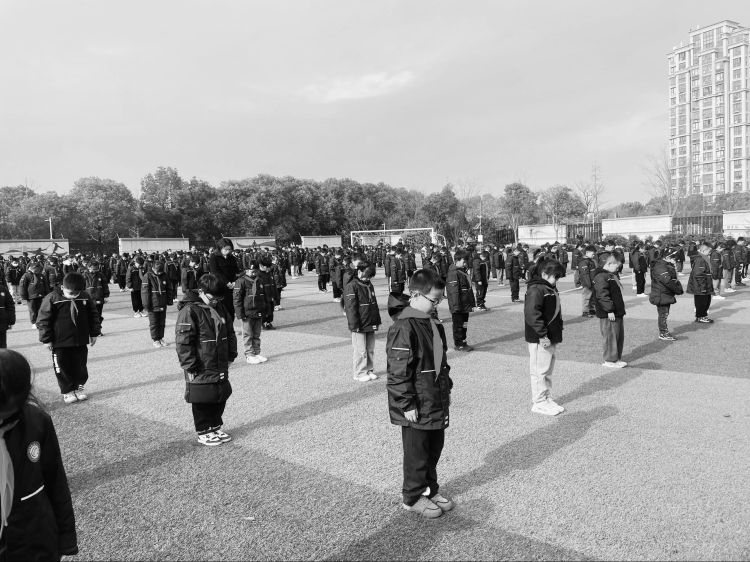 【灵美龙小】勿忘国耻 圆梦中华——龙潭中心小学举办“勿忘国耻 圆梦中华”主题教育活动_html_m5b3e2eb1.jpg