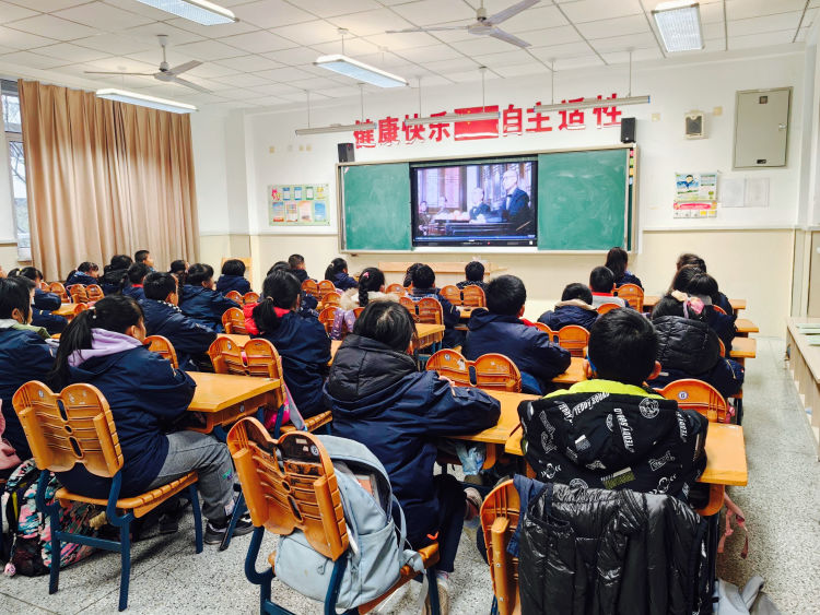 【灵美龙小】勿忘国耻 圆梦中华——龙潭中心小学举办“勿忘国耻 圆梦中华”主题教育活动_html_m67738ce4.jpg