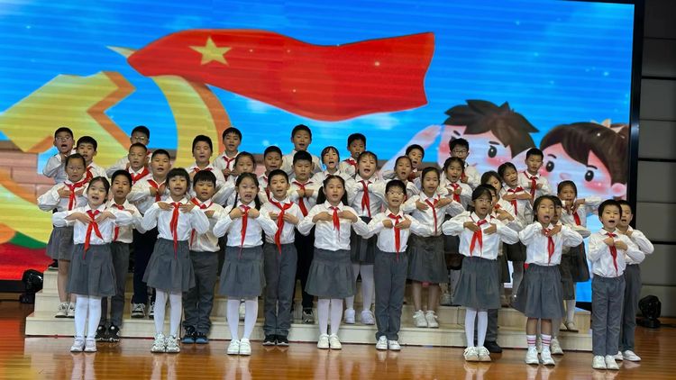 2025.9.28红歌嘹亮 童心向党——龙潭中心小学开展“红领巾爱祖国”校园合唱比赛_html_1c1b506d.jpg