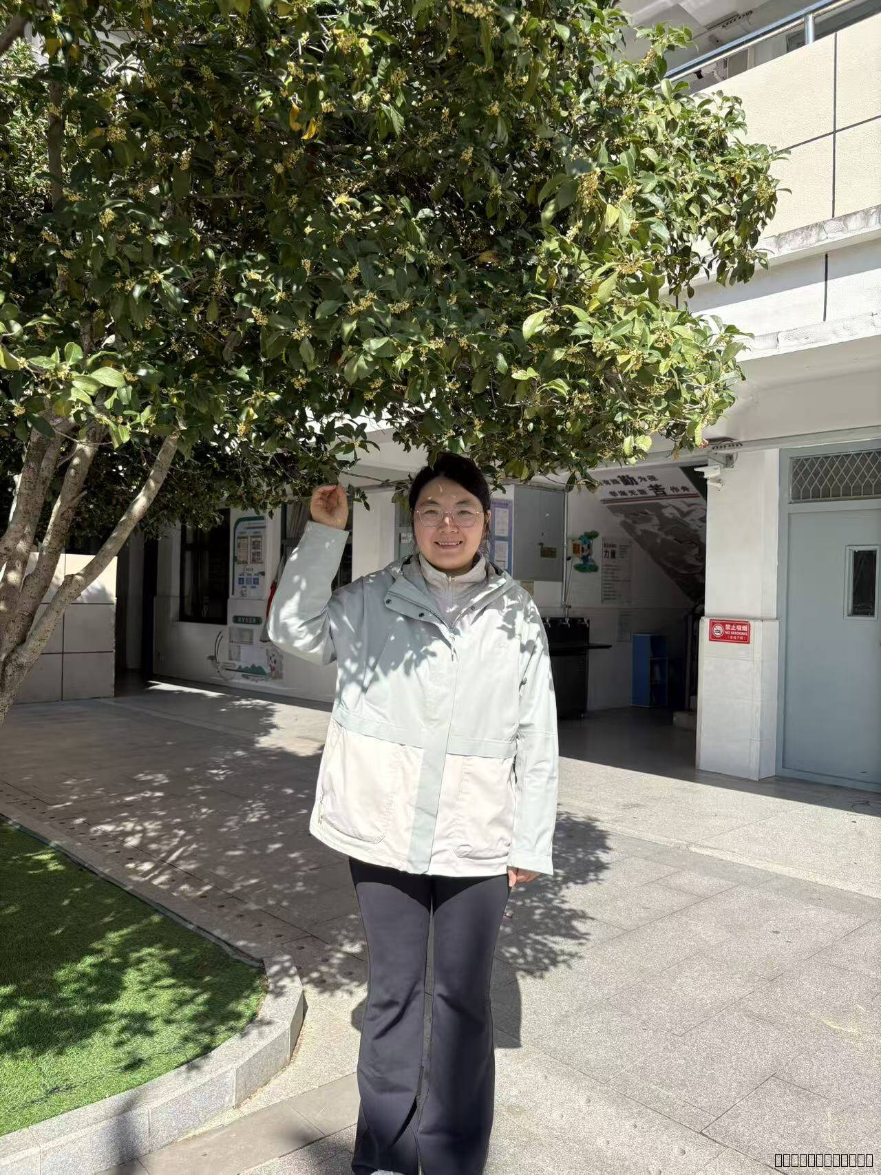 高华静.jpg 高华静.jpg