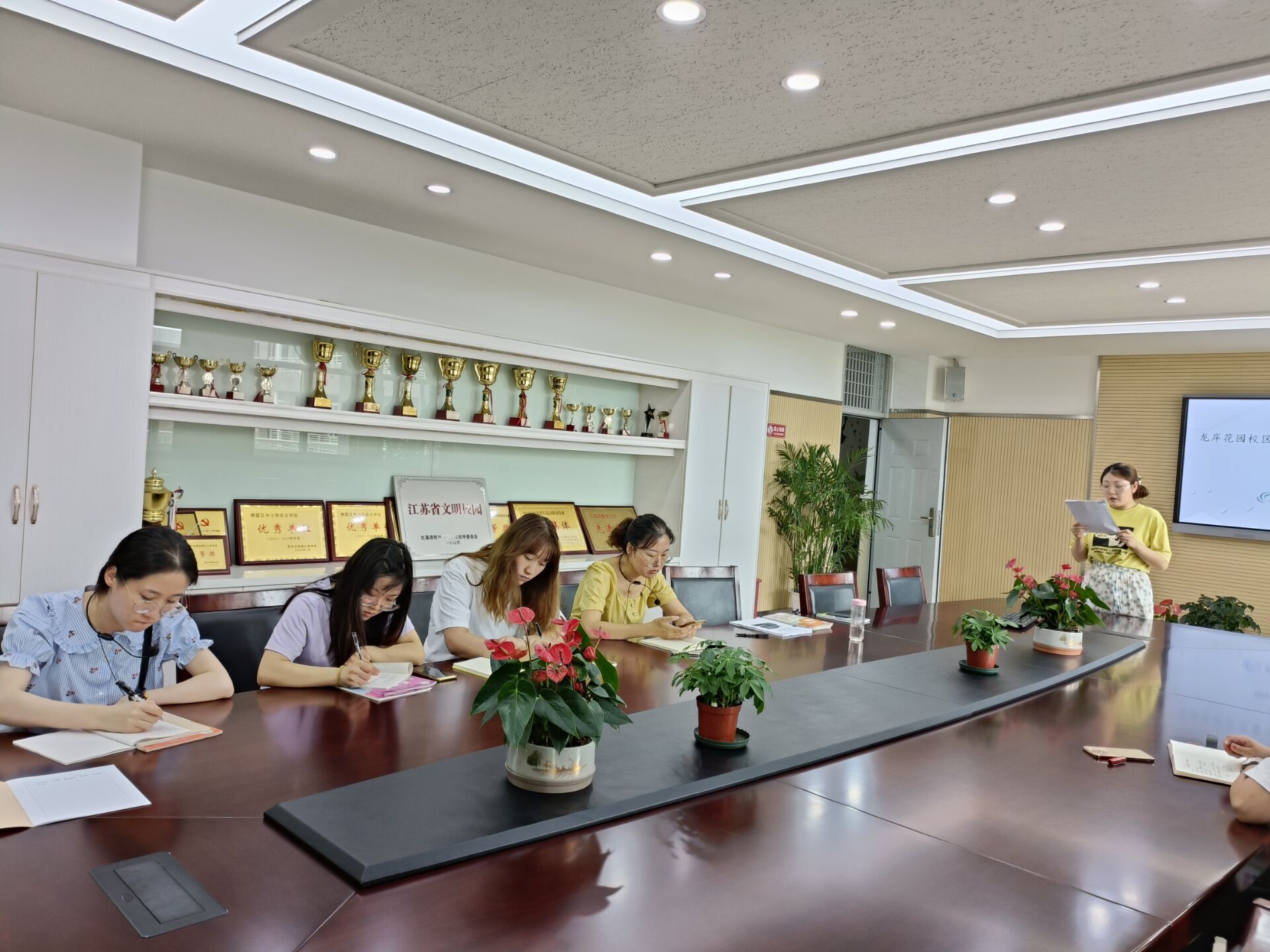 【灵美龙小】以研促教 以教促学
