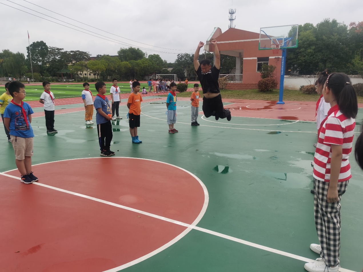 靖安小学体育组9月份教研活动_html_2666a87.jpg