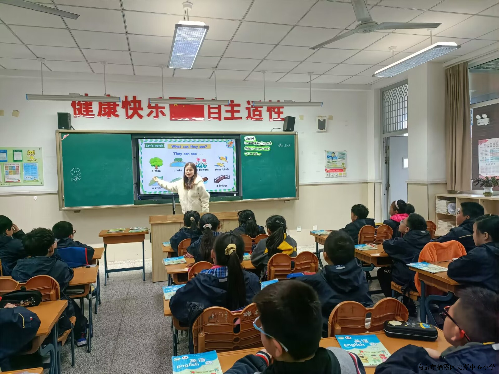 【灵美龙小】英语教研组如期开展了本月的校本教研