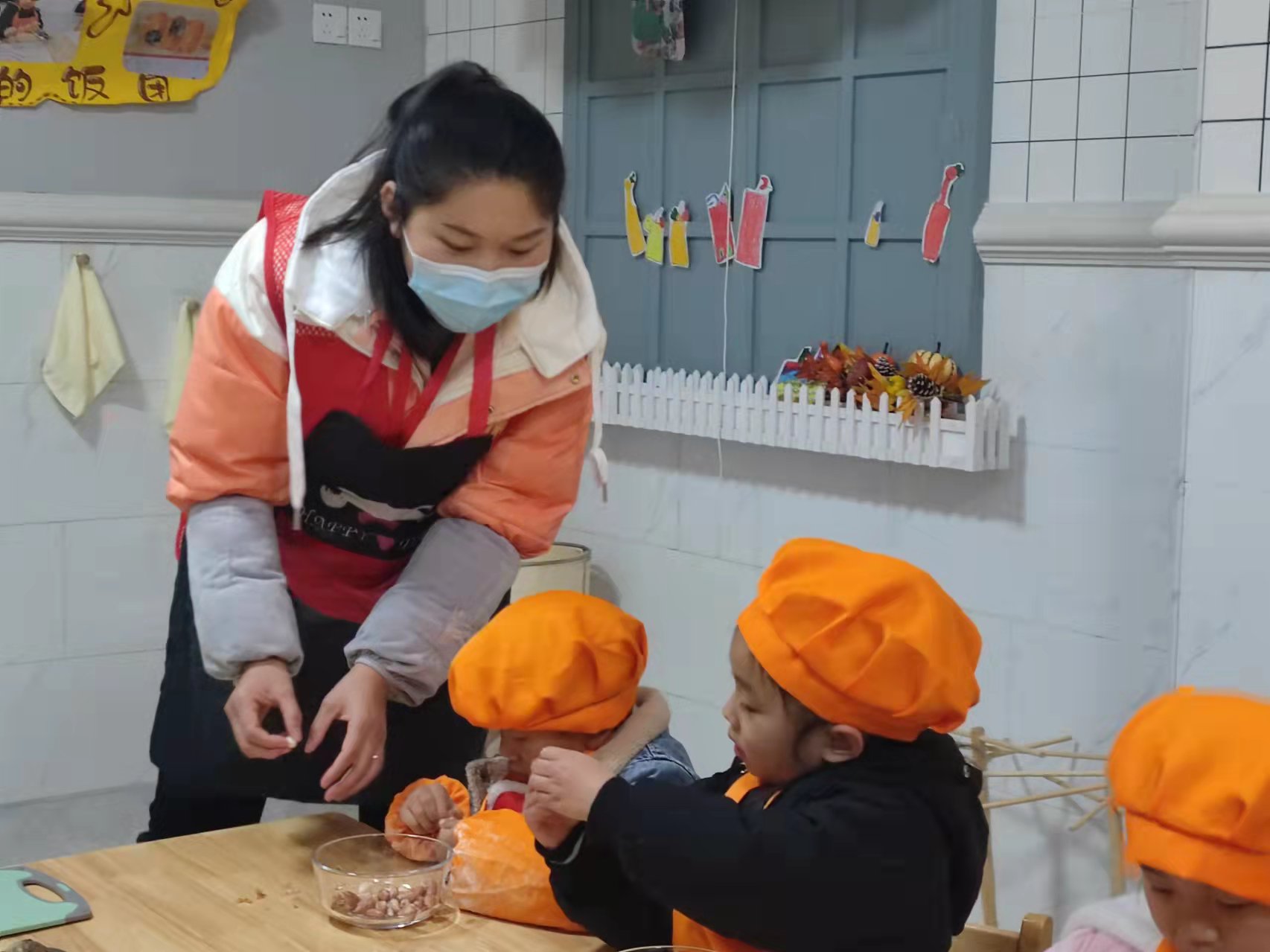【枫香栖幼】共享腊八欢乐时 家园配合谋发展  ——记栖霞幼儿园石埠湾园中班家长进课堂活动