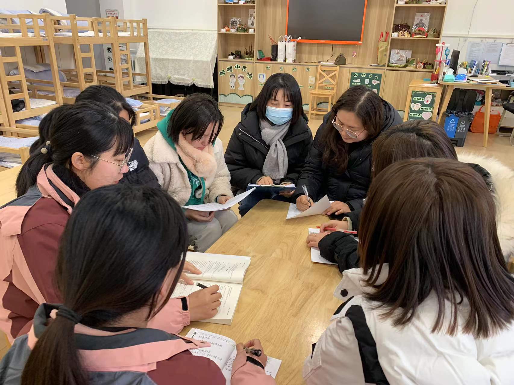 聚焦【枫香栖幼】课程审议——共享新智慧 ——记栖霞幼儿园翡翠天域园中班年级组课程审议