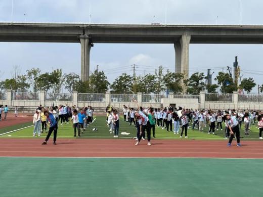 220930双向奔赴 科学衔接——栖霞幼儿园大班教师观摩小学活动_html_m732fdec.jpg