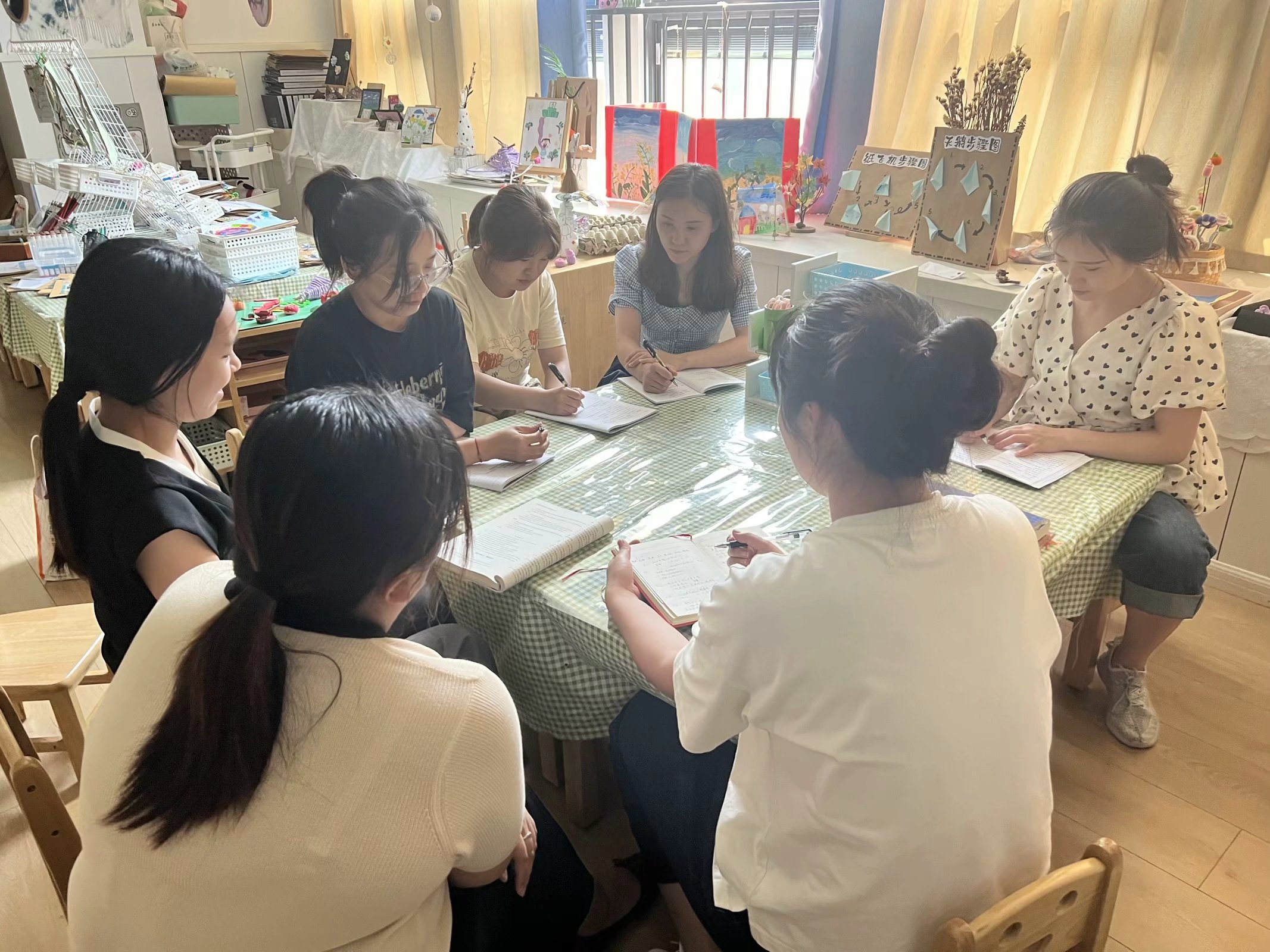 “课”随童心 众智成“程”——栖幼翡翠天域园大班年级组课程审议_html_45318325.jpg