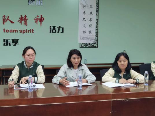 交流经验 互动共进科学教研组部分教师参加栖幼翡翠天域园与龙潭幼儿园靖安分园结对帮扶活动_html_7fee425a.jpg