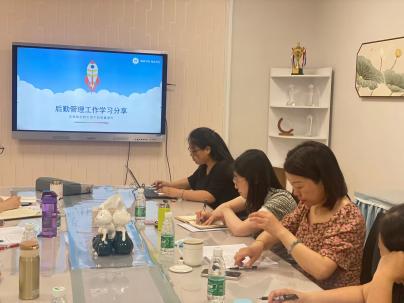23.5.15枫勤至粹 学恩笃行-栖幼集团后勤部门五月工作例会 - 副本_html_5ad2d762.jpg