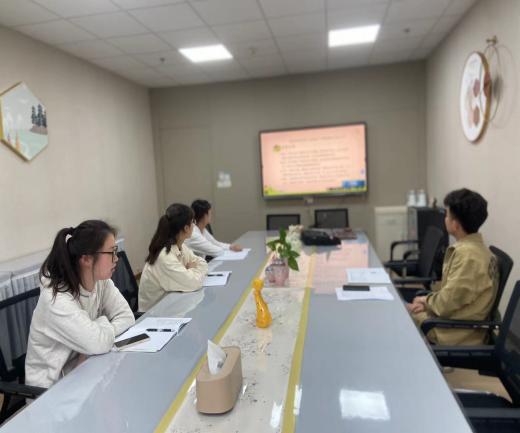 【枫香栖幼】学习纲要 不断前行  ——栖霞幼儿园翡翠天悦园业务学习活动