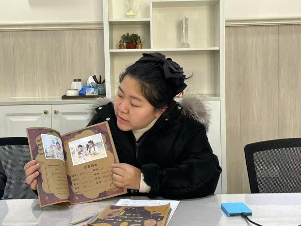 250110成长轨迹档间绘 幼儿时光乐回忆——栖霞幼儿园石埠湾园成长档案评比活动_html_m41cb2628.jpg