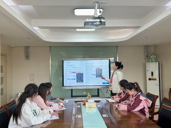 240321学习信息技术 提升专业素养——栖霞幼儿园五福园信息组培训活动_html_m1fd3f499.jpg