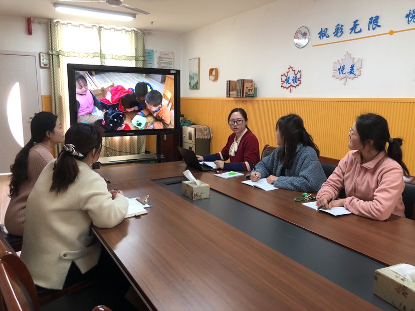 【枫香栖幼】审议始于思  课程施于行 ——栖霞幼儿园红枫园课程中心教研组活动（四）