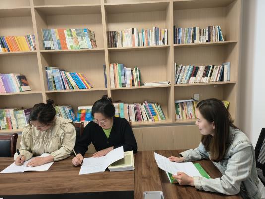 【枫香栖幼】  计划分享明目标 凝心聚力共成长  ——栖霞幼儿园翡翠天悦园环境教研组活动