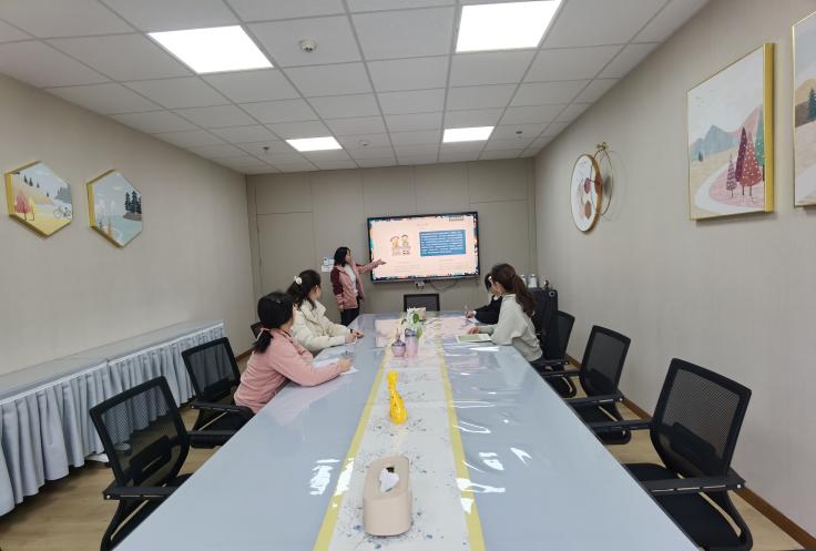  【枫香栖幼】实施课程审议，提高课程质量  ——记栖霞幼儿园翡翠天域园中班年级组课程审议
