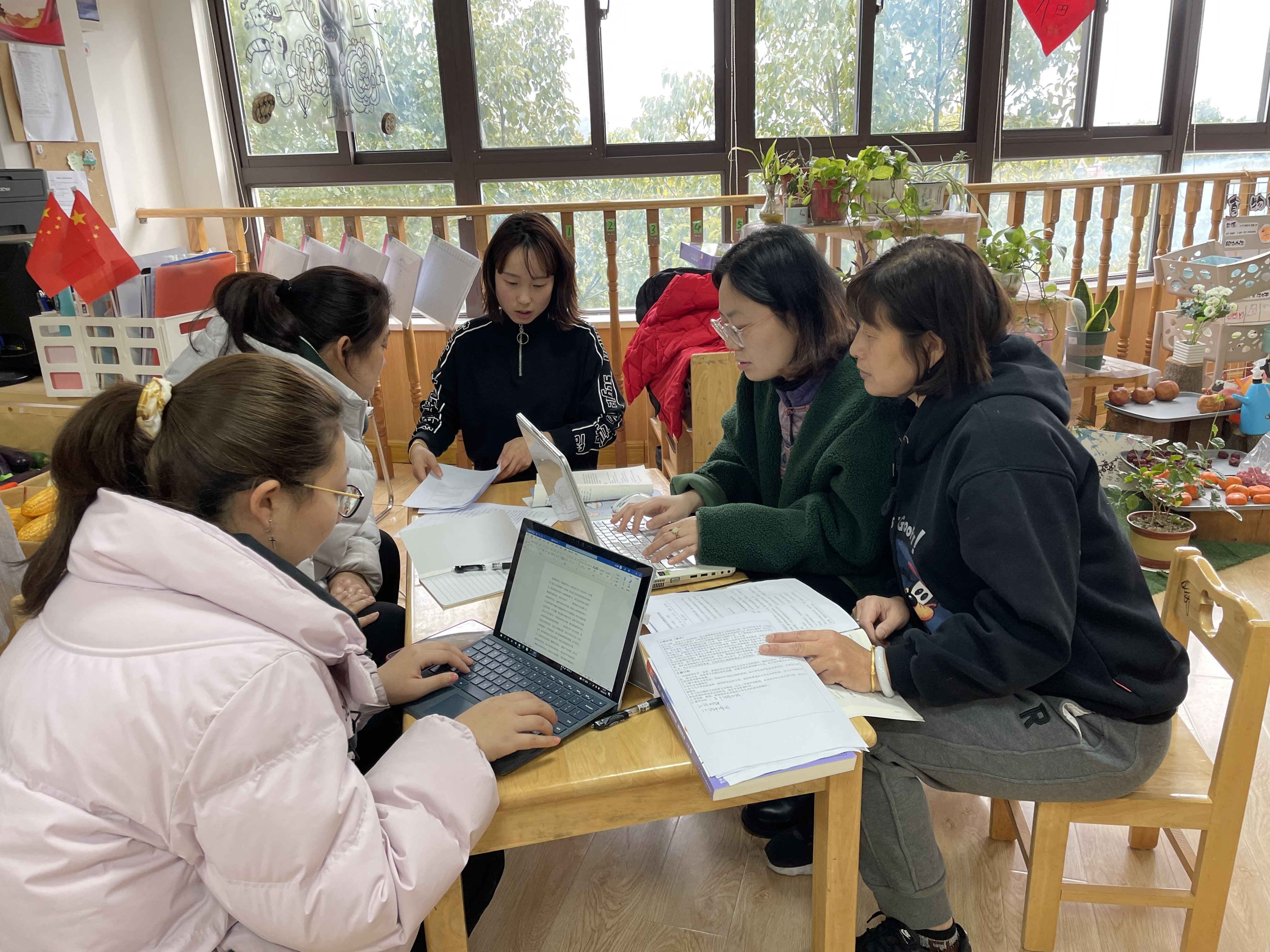  【枫香栖幼】行走在主题审议的路上  ——栖霞幼儿园五福园大班年级组《准备上小学》课程审议