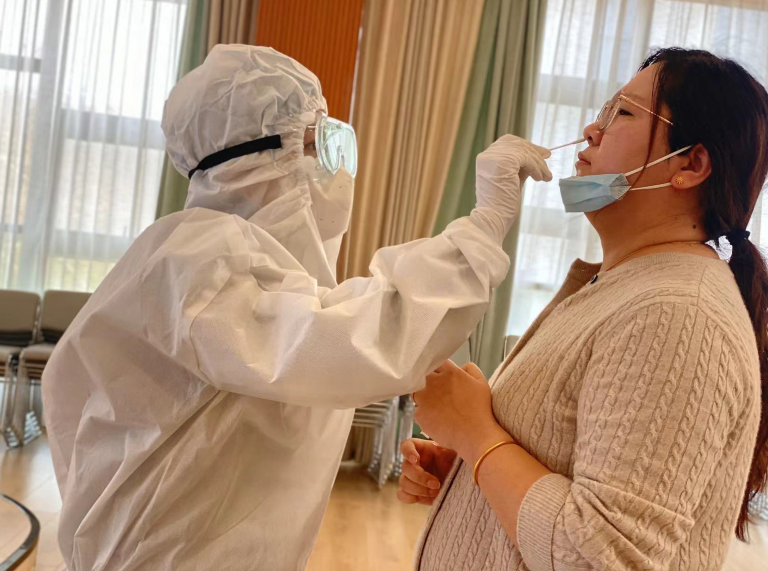 【枫香栖幼】  科学防疫 检测护航  ——记栖霞幼儿园翡翠天域园教职工核酸自测