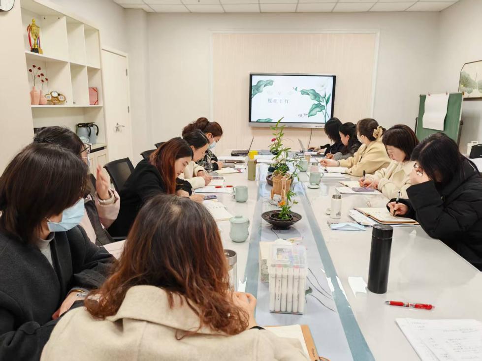 聚焦校园餐管理，共研优化新举措——栖霞幼儿园后勤管理团队教研活动_html_m4d86f66e.jpg