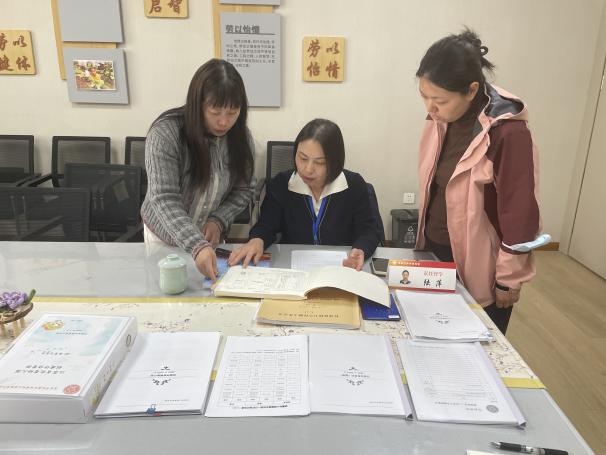 250414筑牢健康屏障  护航童年成长——栖霞幼儿园翡翠天悦园迎接四月督学检查指导_html_m6776e61f.jpg