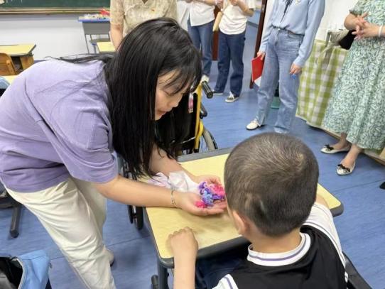 240603情系福利院 爱心伴成长——记栖霞幼儿园师德师风专项志愿者活动暨党员枫彩先锋志愿者活动_html_m4f83889f.jpg