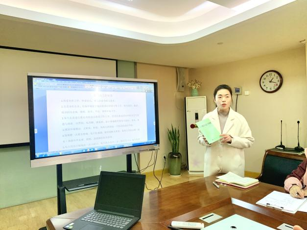 【枫香栖幼】学普法知识  强后勤队伍  ——记栖霞幼儿园五福园后勤专项培训会议暨法制宣传周学习