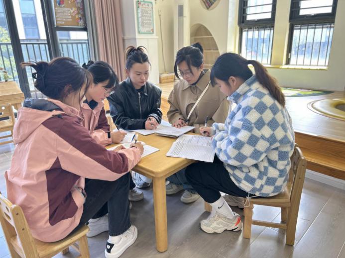 【枫香栖幼】融爱于心相融共进  ——栖霞幼儿园翡翠天域园融合教育沙龙活动