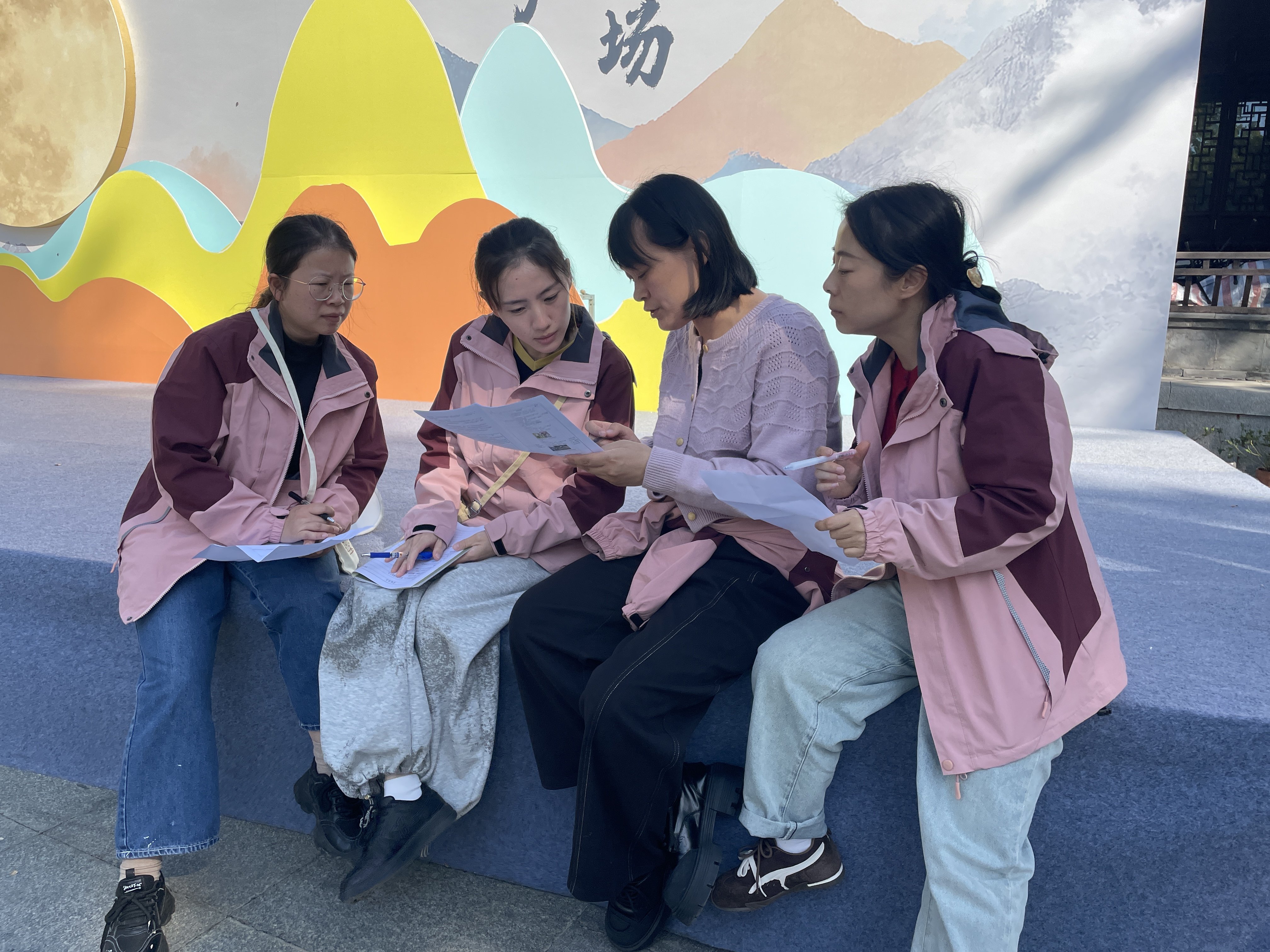 251105探寻山林奥秘 点亮课程微光——栖霞幼儿园五福园课程中心组教研活动(五)_html_m3aa5ea30.jpg